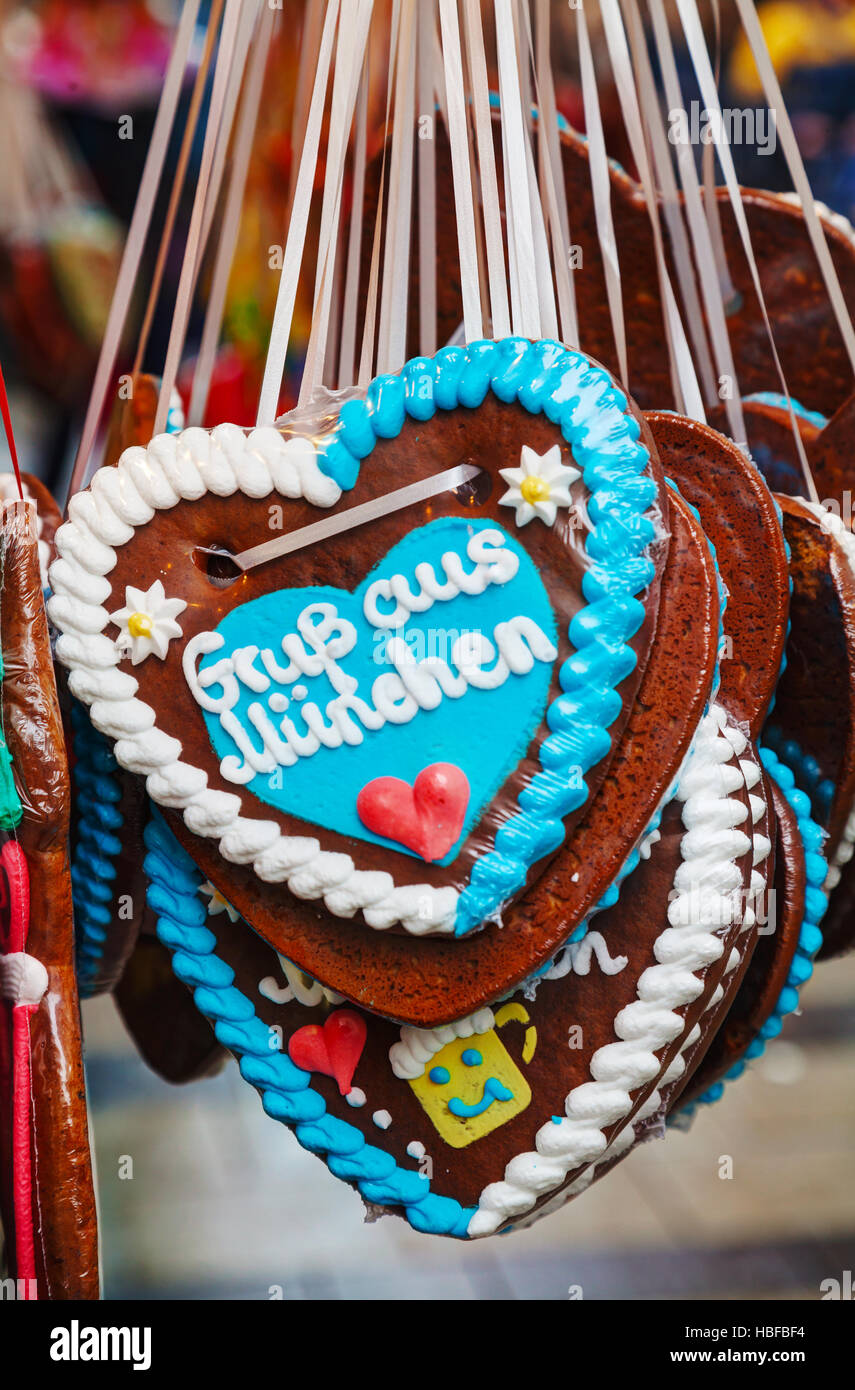 MUNICH - 30 novembre : d'épices en forme de coeur pour Noël le 30 novembre 2015 à Munich, Allemagne Banque D'Images