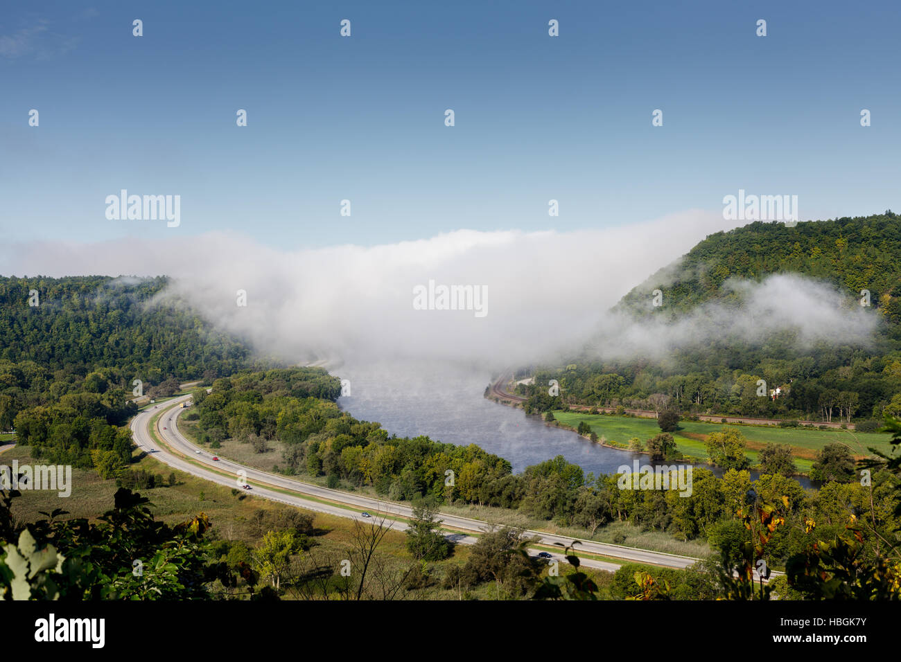 'Le Nez', où les escarpements d'un côté ou de créer une gorge de la rivière Mohawk à Randall, Montgomery County, New York. Banque D'Images