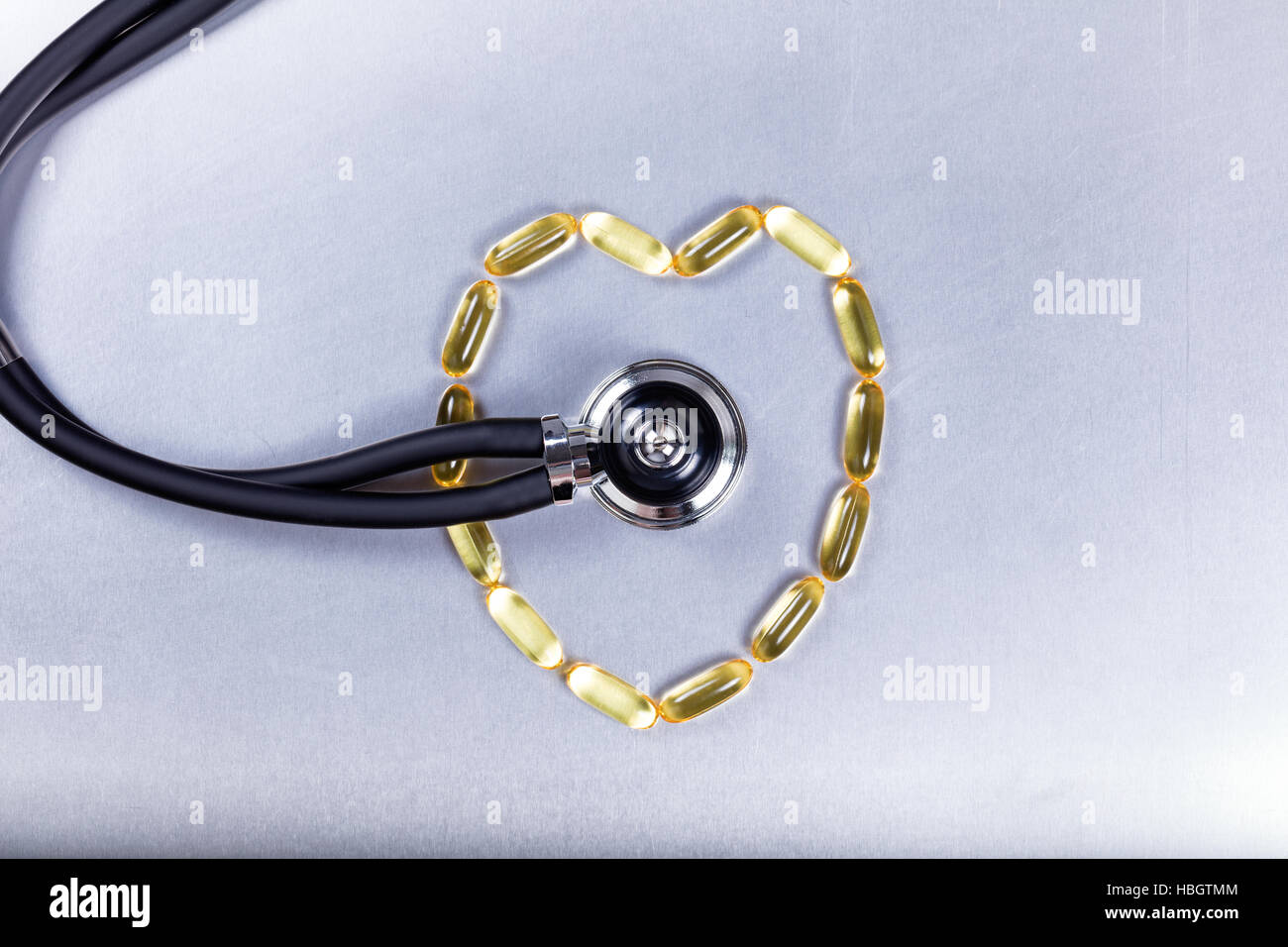 Des capsules d'huile de poisson pour un coeur en santé Banque D'Images