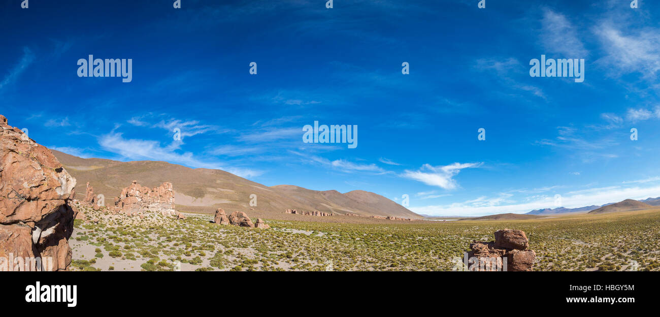 Paysage paradisiaque, le lac et d'étranges formations rocheuses, la Bolivie Banque D'Images