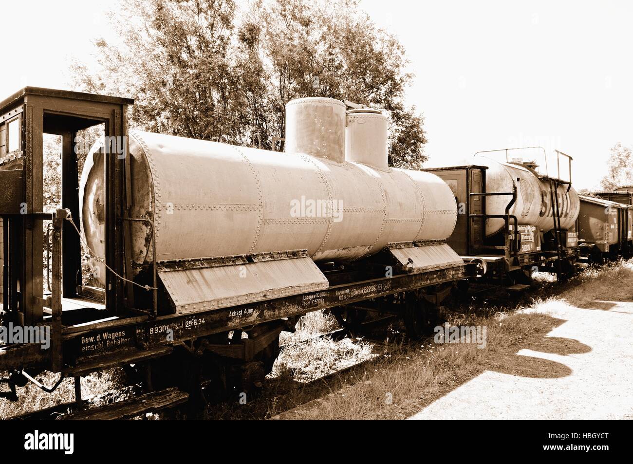 vieux-camion-citerne-banque-de-photographies-et-d-images-haute