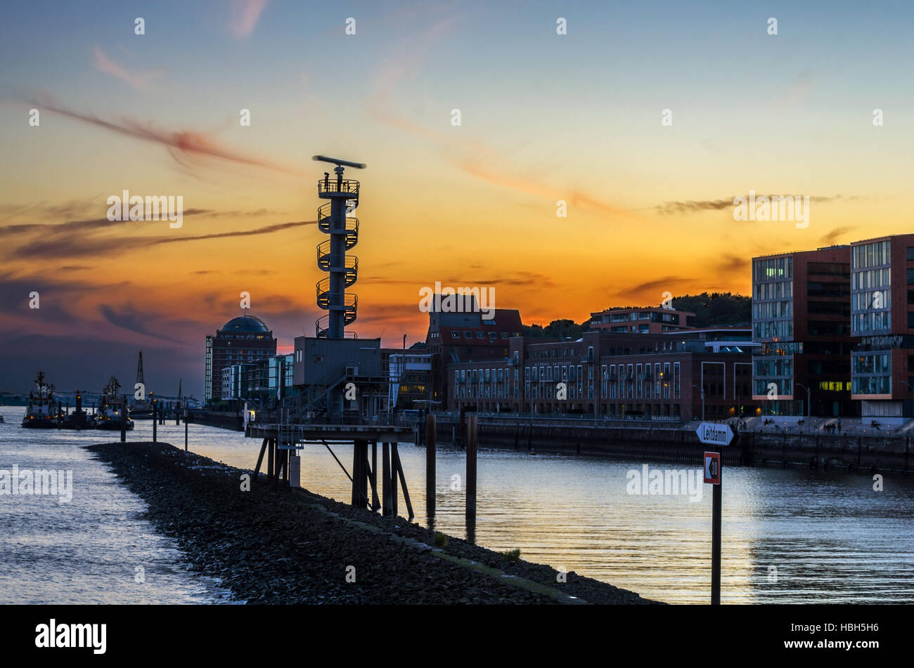 Coucher du soleil dans le port Banque D'Images