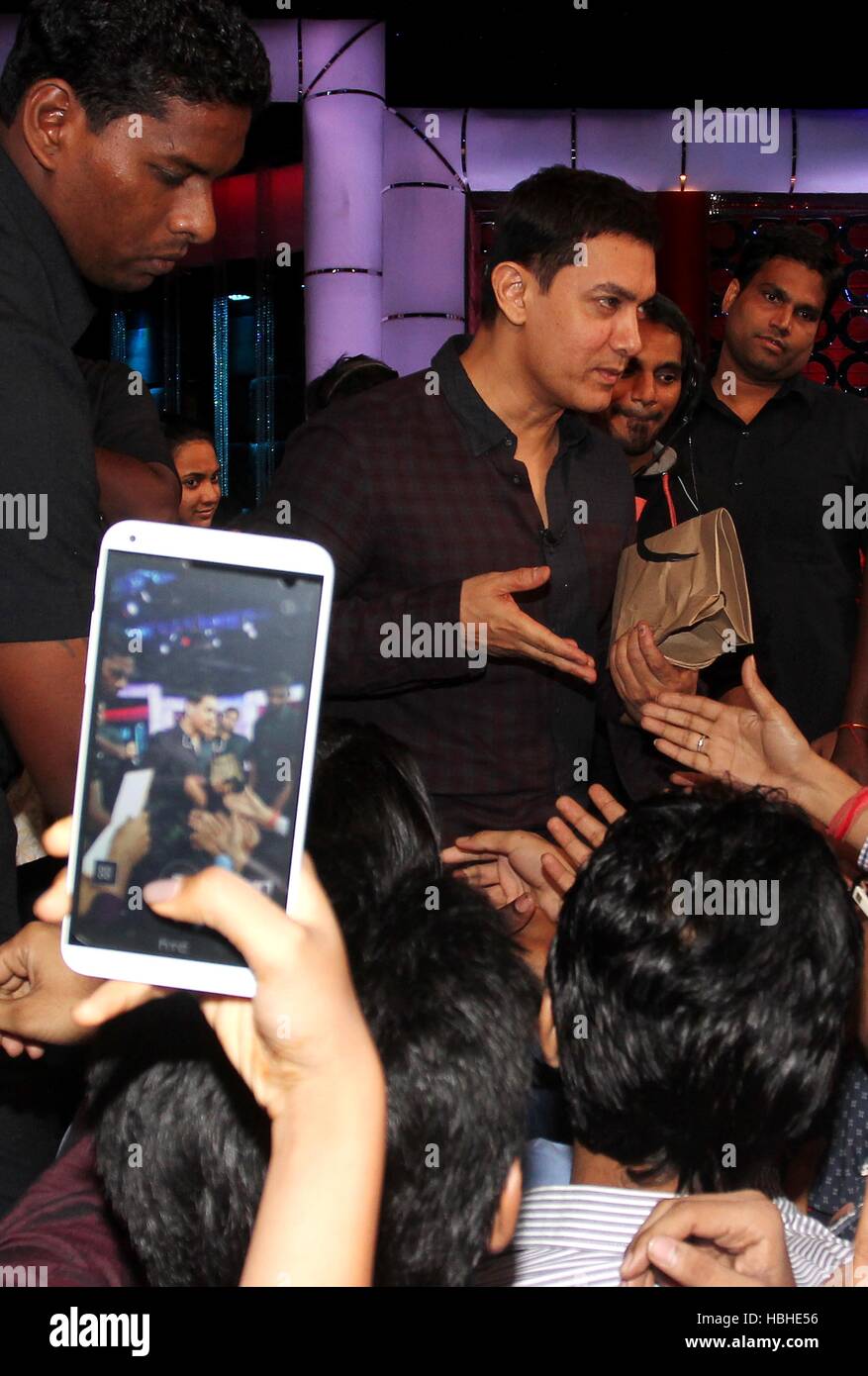 L'acteur de Bollywood Aamir Khan au cours de la sortie du documentaire intitulé Chale Chalo sur le voyage de son film Dôlè à Mumbai Banque D'Images