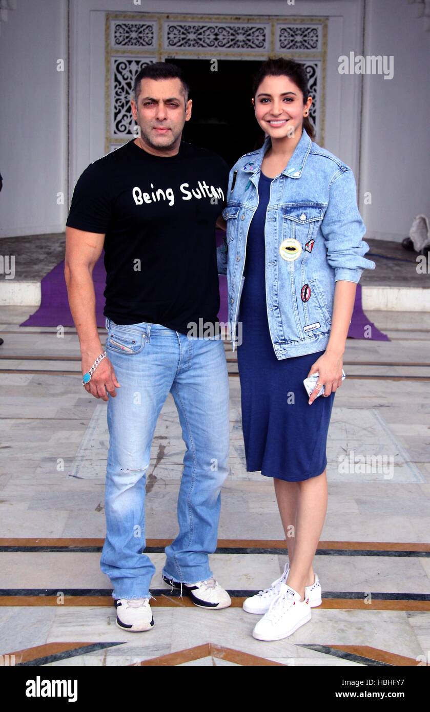 Salman Khan, acteur indien, et Anushka Sharma, actrice indienne, à la réussite du film Sultan, Bombay, Mumbai, Maharashtra, Inde, Asie Banque D'Images