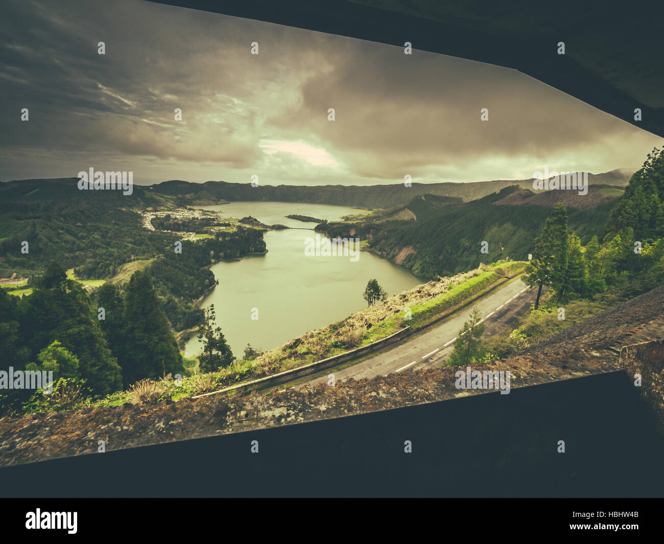 Ciel d'orage sur Sete Cidades Banque D'Images