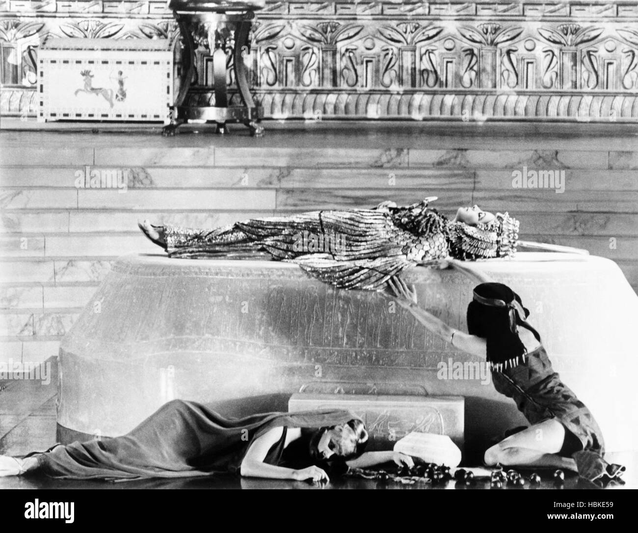 Cléopâtre, de gauche, Francesca Annis, Elizabeth Taylor, Isabel Cooley ...
