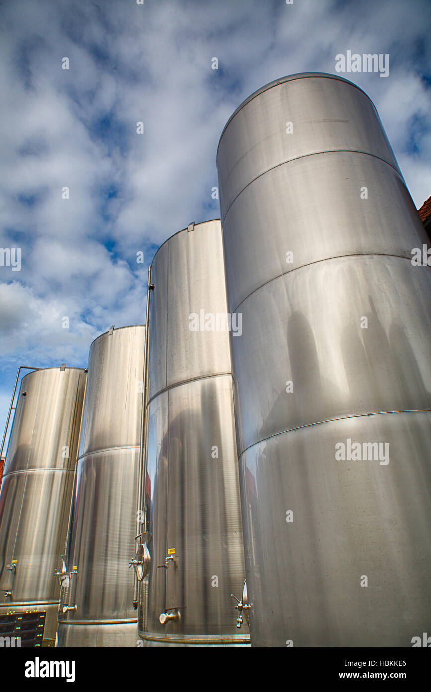 Les réservoirs en acier brewery Banque D'Images