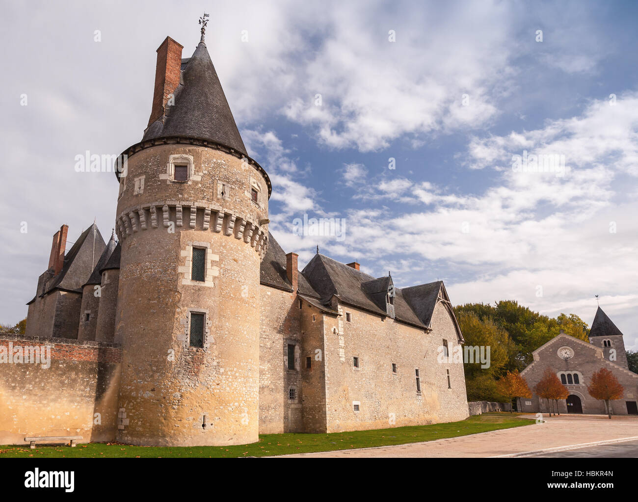 Fougères-sur-Bièvre, France - 6 novembre, 2016 : Le Château de Fougères-sur-Bièvre château français médiéval dans la vallée de la Loire, façade principale Banque D'Images