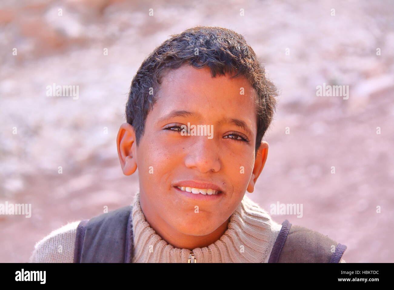 PETRA, Jordanie : Portrait d'un jeune garçon bédouin Banque D'Images