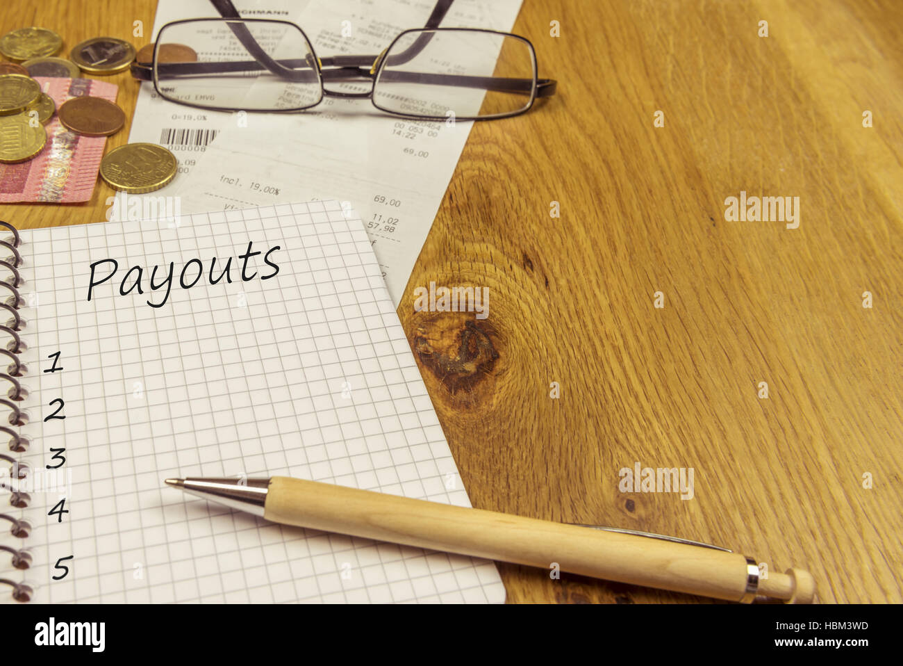 Les versements sur une liste vide page du bloc-notes Banque D'Images