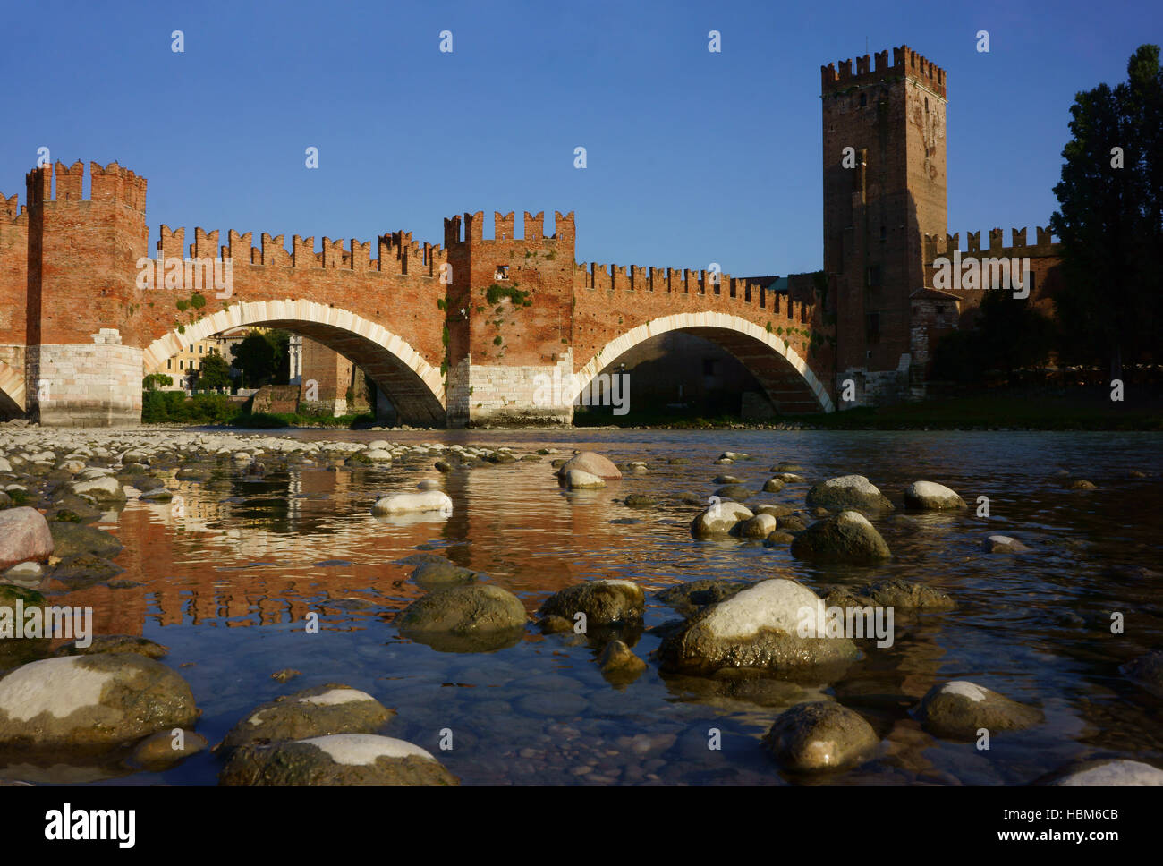 Castelvecchio et pont sur la rivière Adige, château Scaglieri, Vérone Province Vérone, Italie Banque D'Images