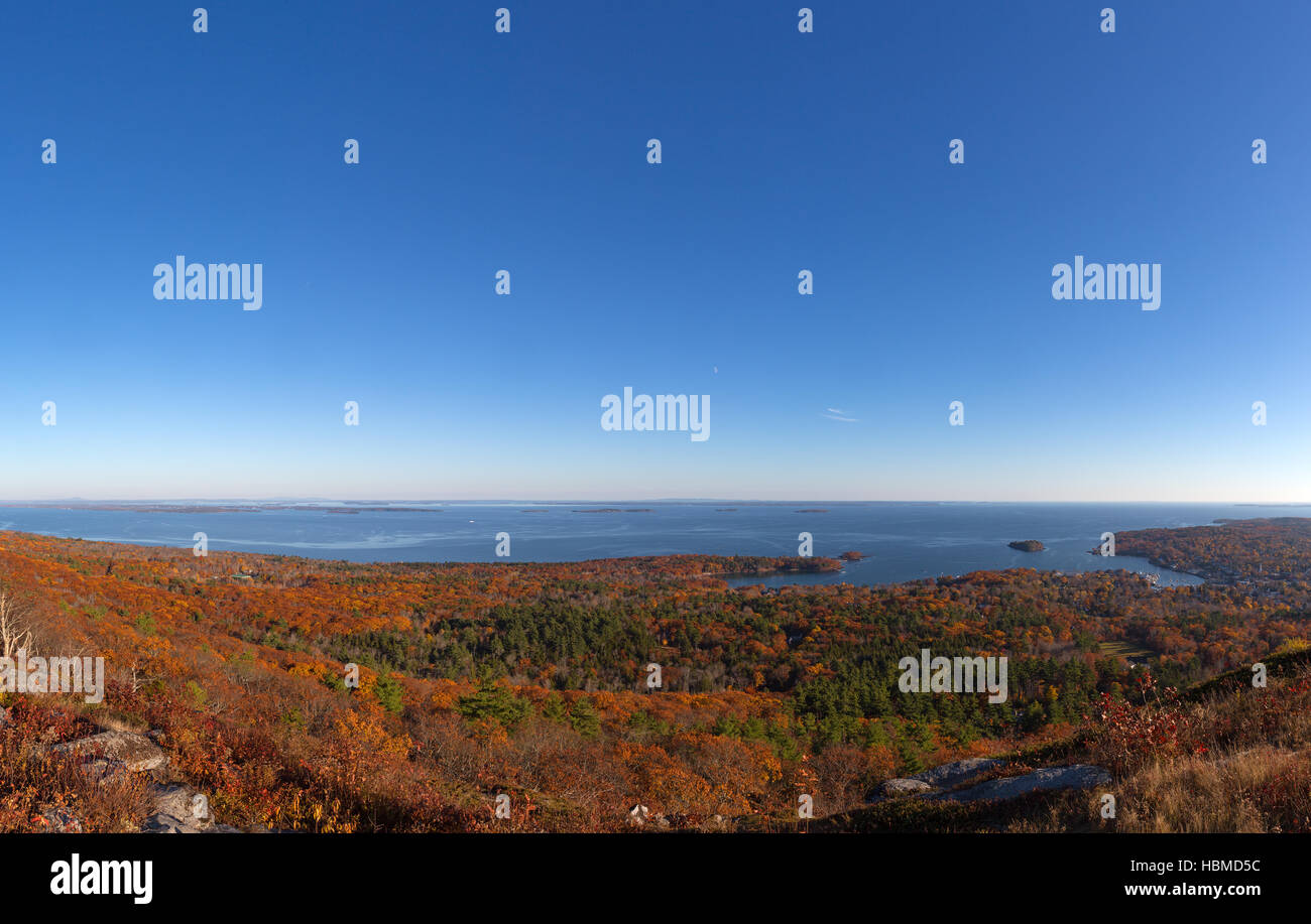 Vue de Camden Maine lointain de Mt. Battie à la fin de l'automne. Banque D'Images