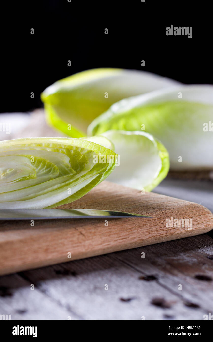 Endives vert frais pour une alimentation saine. Banque D'Images
