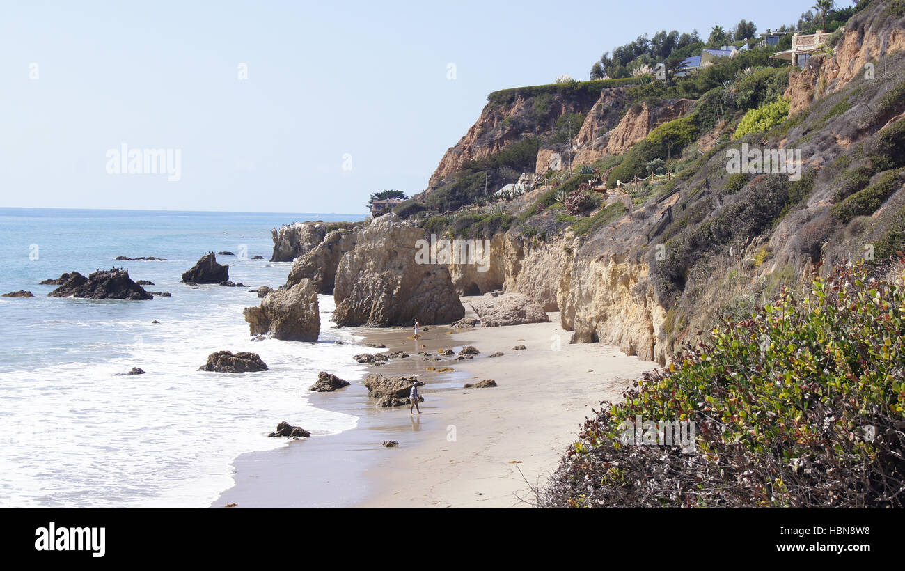 MALIBU, UNITED STATES - 9 octobre, 2014 : magnifique et romantique El Matador State Beach en Californie du Sud Banque D'Images