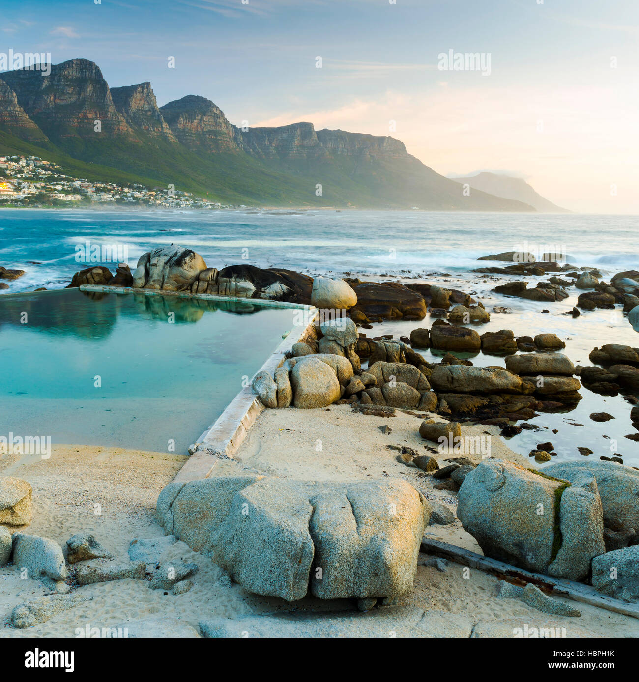 Camps Bay, Cape Town au crépuscule Banque D'Images