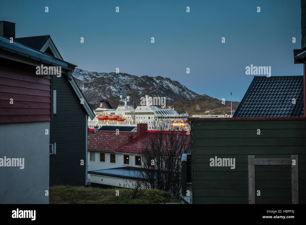 MS Polarlys Hurtigruten accosté à Honningsvag, dans le Nord de la Norvège. Banque D'Images