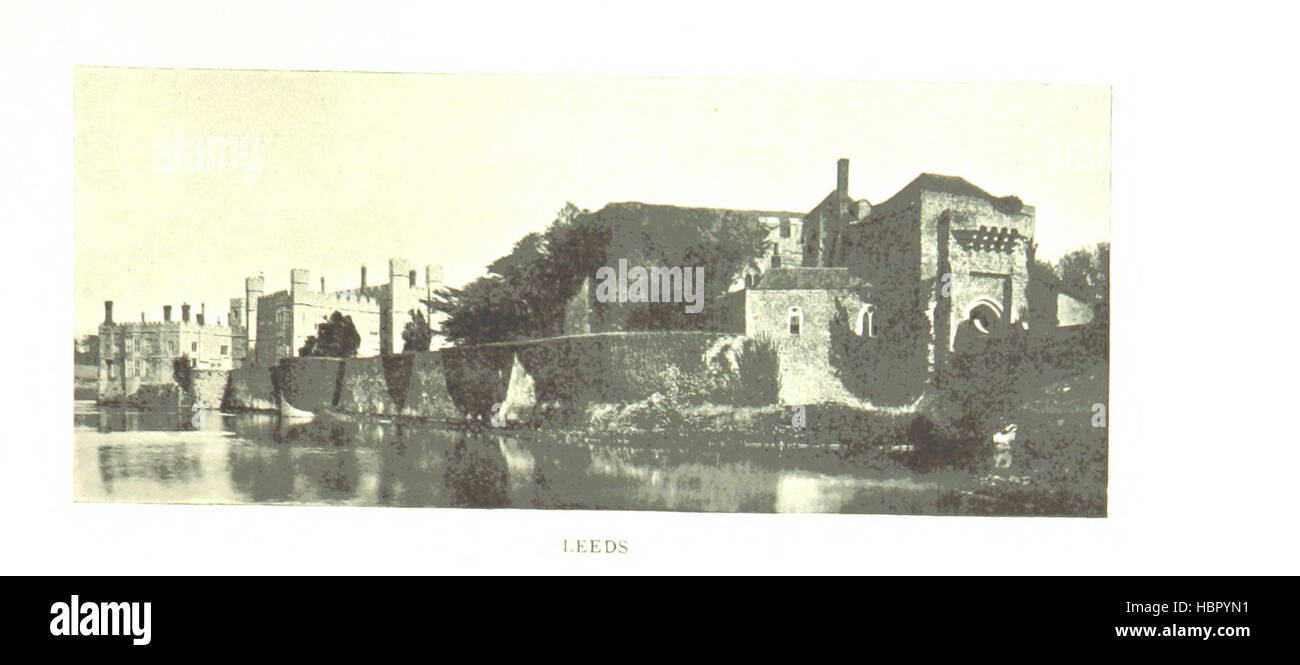 La page présente les châteaux anglais, y compris l'architecture, les structures défensives, donjons, tours, murs, douves, portes, cours, signification historique, et des illustrations de plans et de mises en page. Banque D'Images