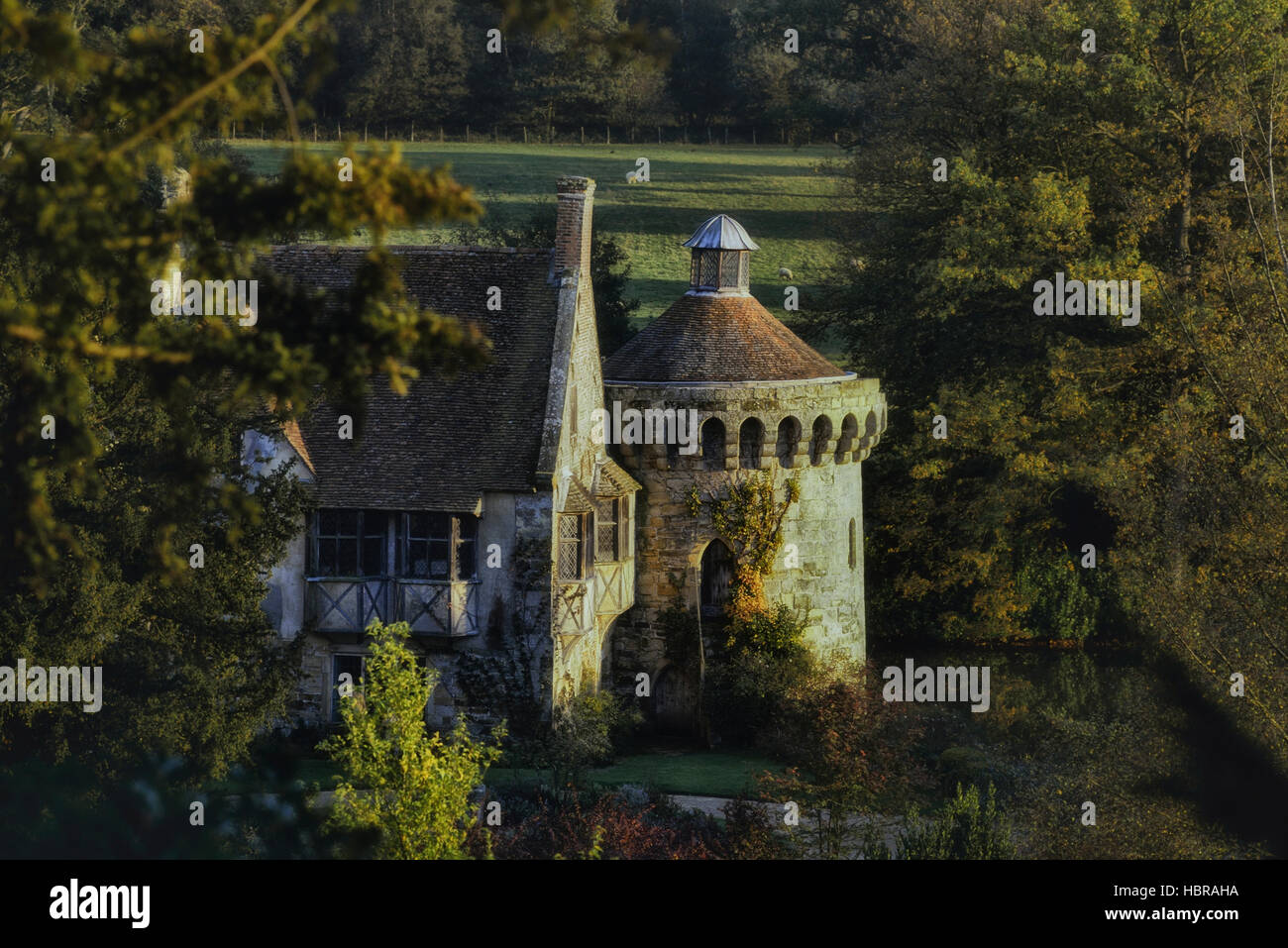 Le Château de Scotney castle et ses jardins. Kent. L'Angleterre. UK Banque D'Images