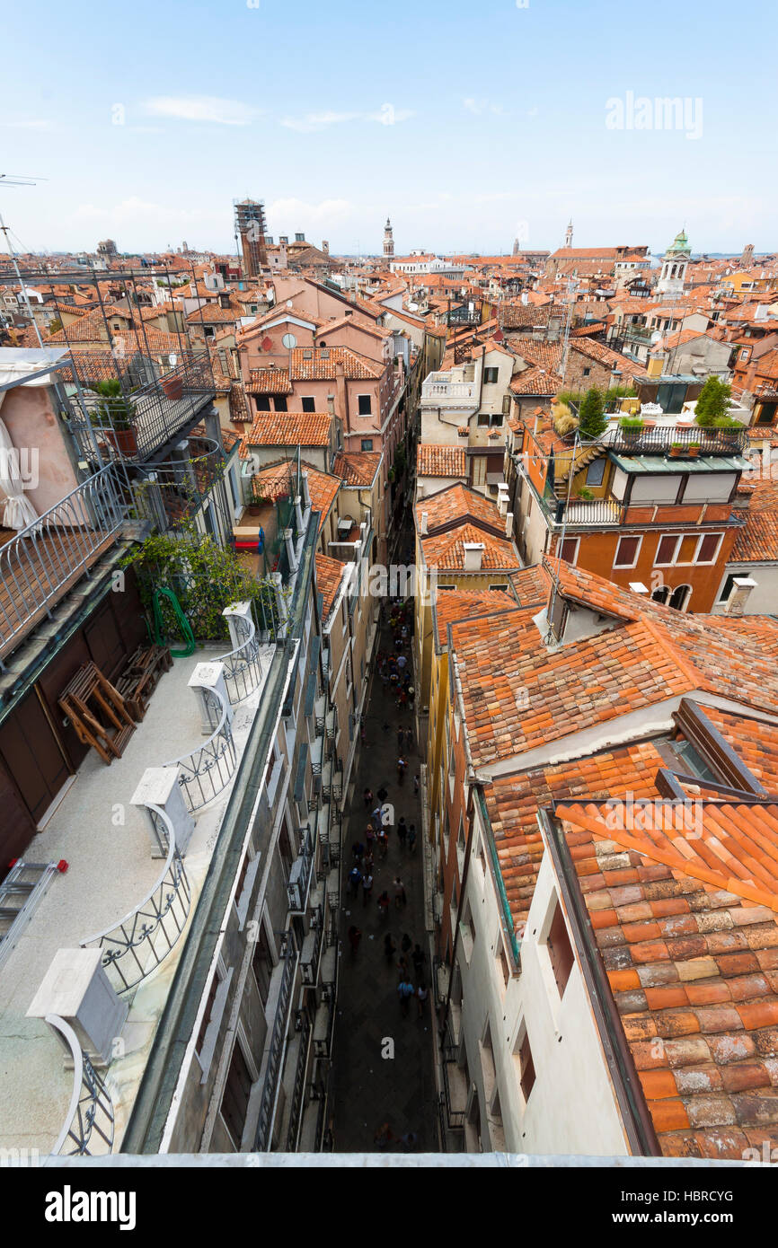 Des toits de Venise de la vieille tour de l'horloge Banque D'Images