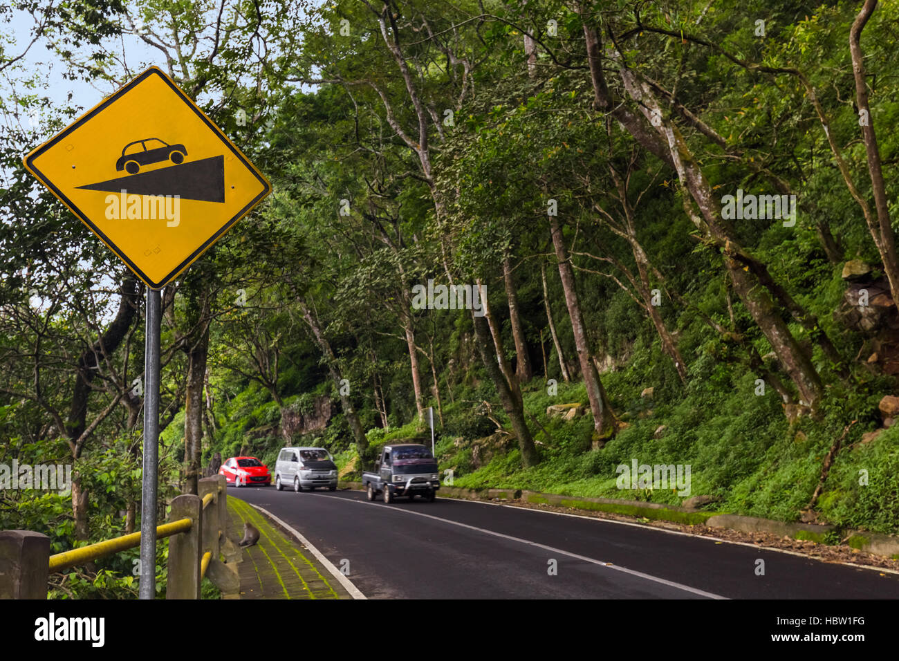 Signe de route dans les montagnes - Bali Indonésie Banque D'Images