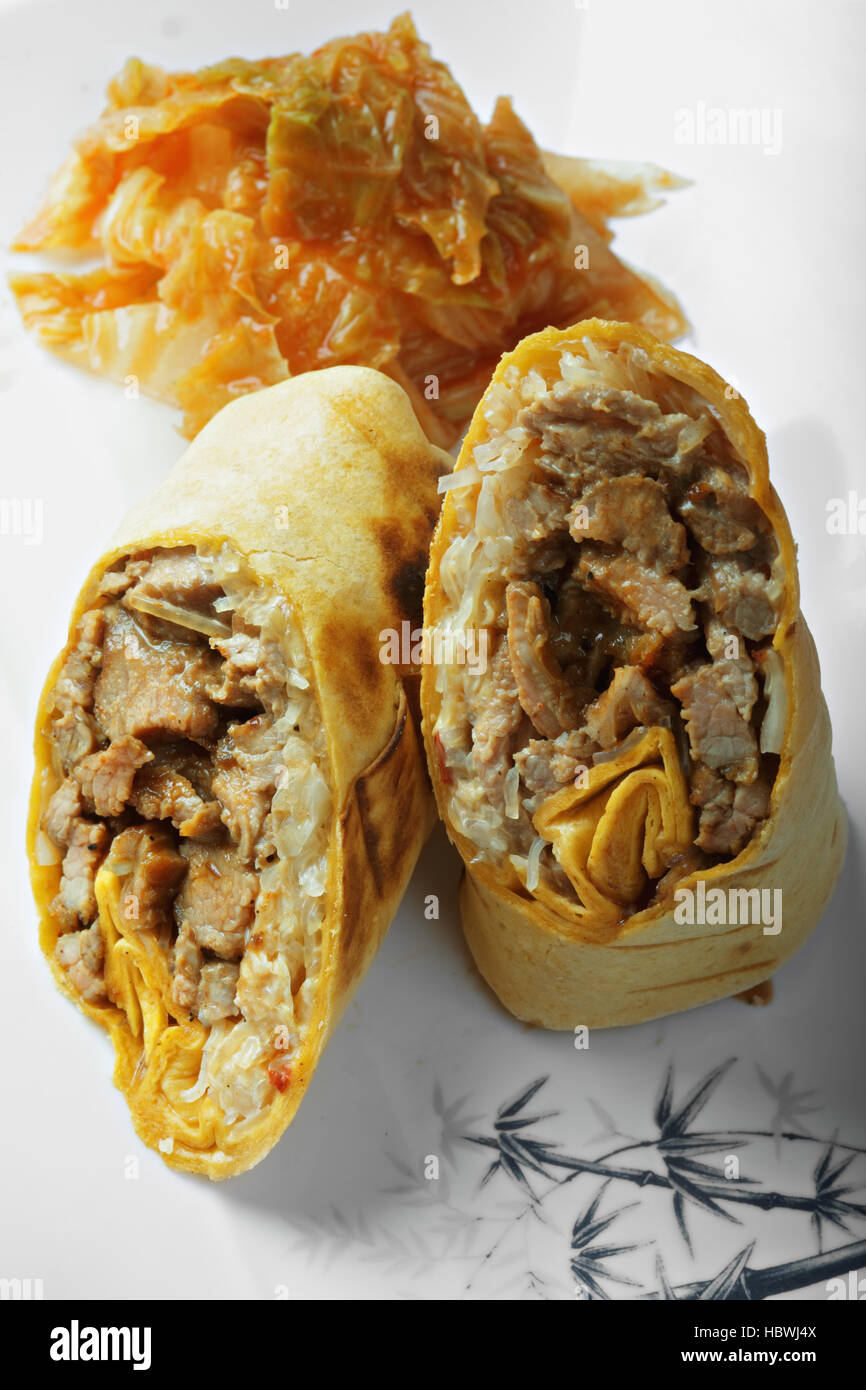 Burrito avec boeuf grillé et kimchi libre Banque D'Images