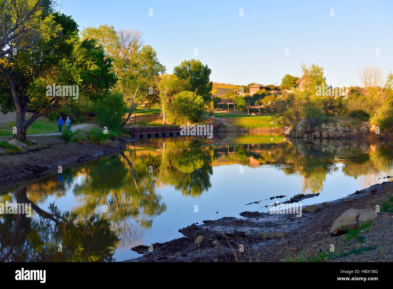 Lac avec réflexions, Fain Park, Prescott Valley, Arizona, site d'extraction de l'or historique Banque D'Images