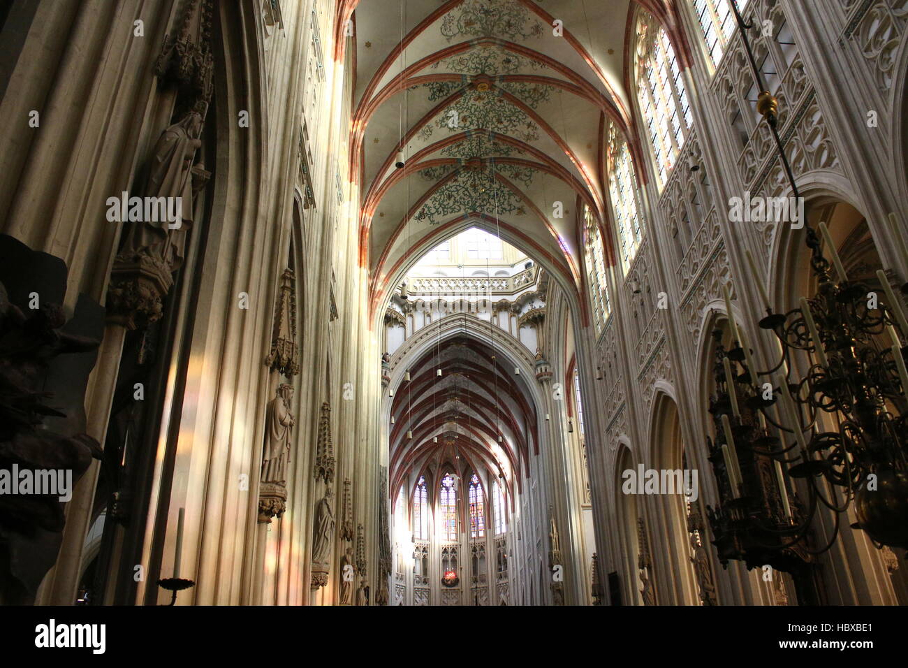 Toit de nef et chœur de la cité médiévale (Sint-Janskathedraal St. La Cathédrale Saint-Jean) à Den Bosch, Brabant, Pays-Bas. Banque D'Images