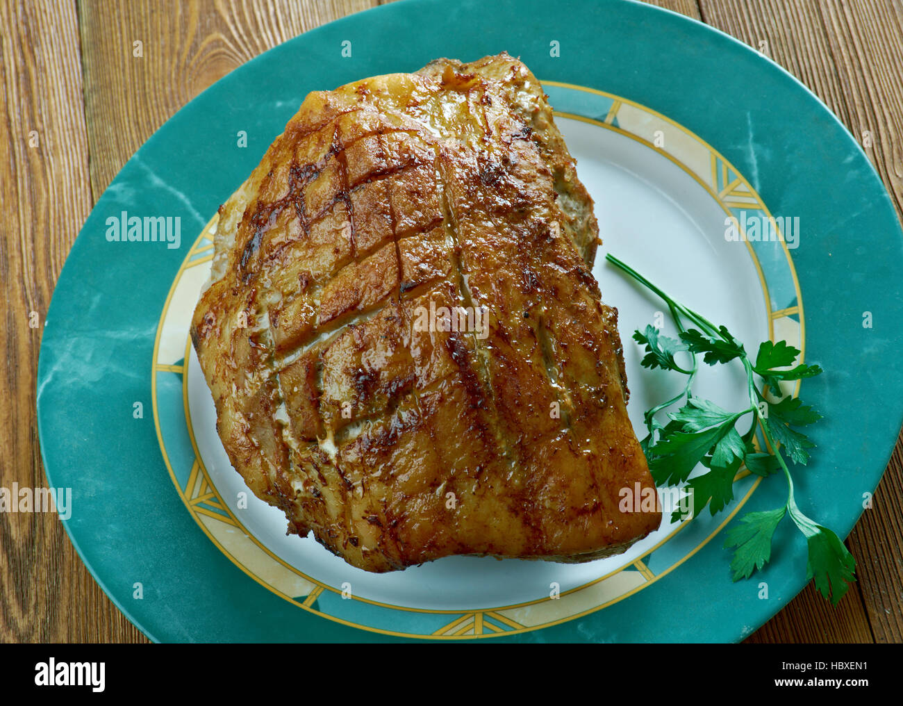 Rôti de porc danois Flaeskesteg avec grésillement pour Noël.Une cuisine danoise Banque D'Images