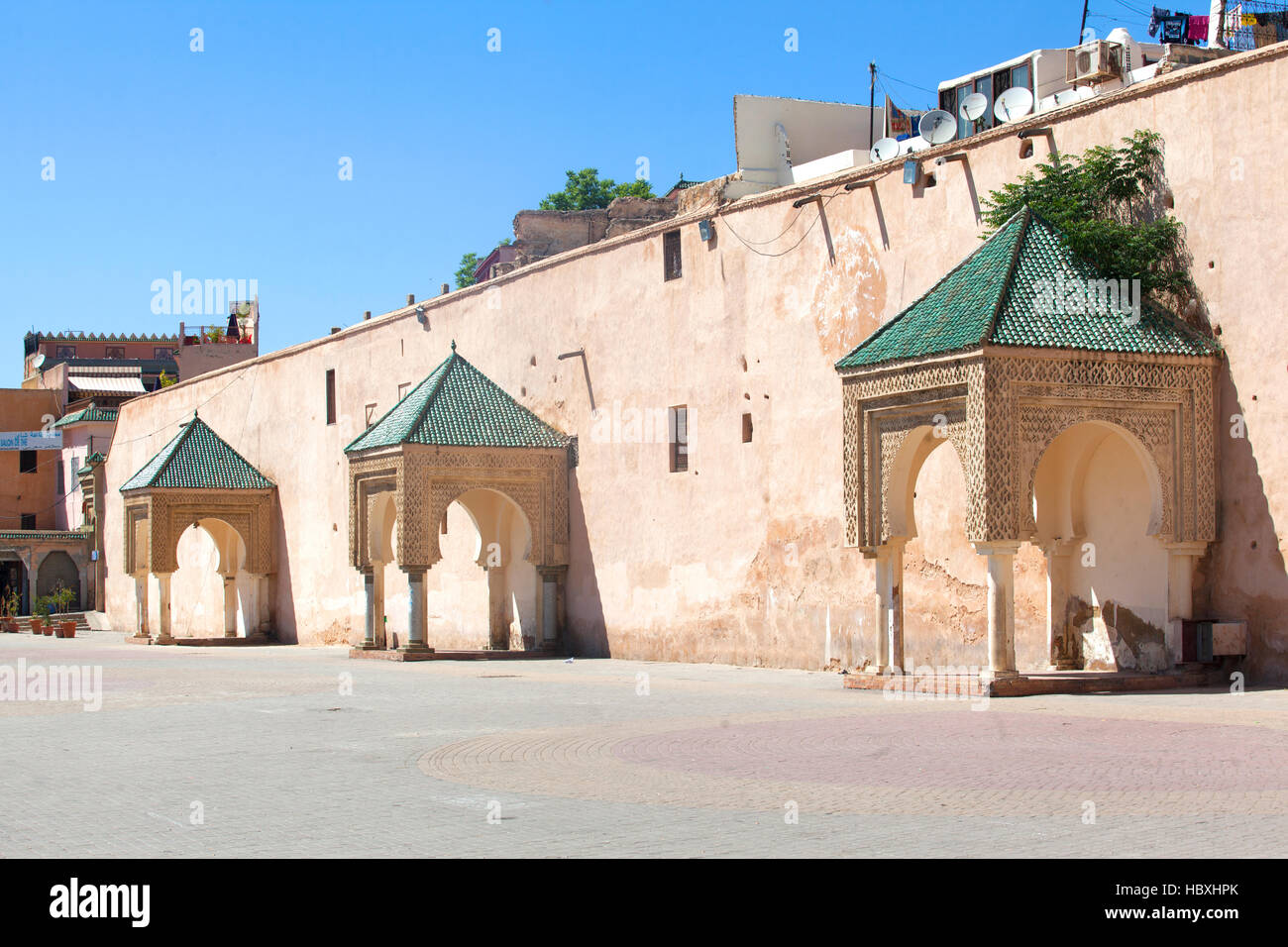 Dans l'architecture impériale El Hedim square. Meknes, Maroc. Banque D'Images
