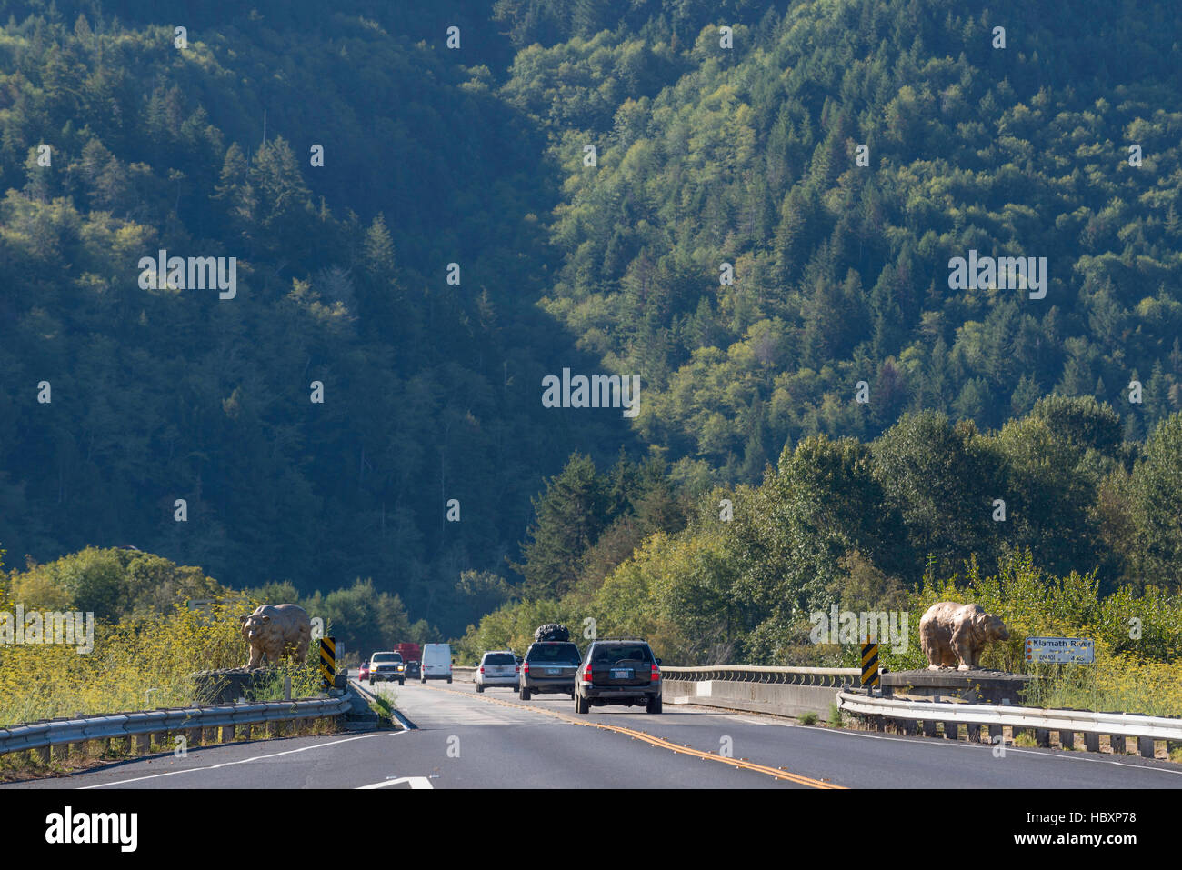 L'autoroute 101, pont au-dessus de la rivière Klammath en Californie du Nord. Banque D'Images