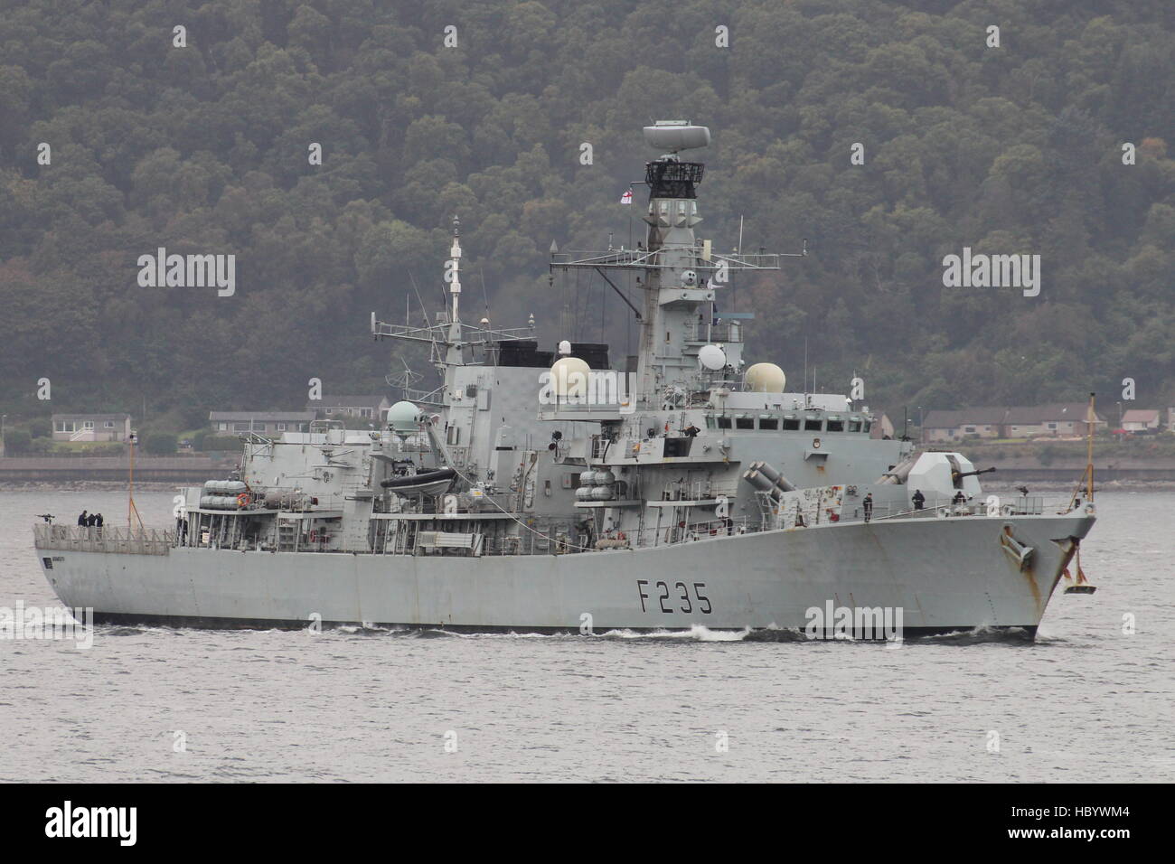 Le HMS Monmouth (F235), un type 23 (ou Duc) Classe de frégates de la Marine royale, arrivant pour l'exercice Joint Warrior 16-2. Banque D'Images