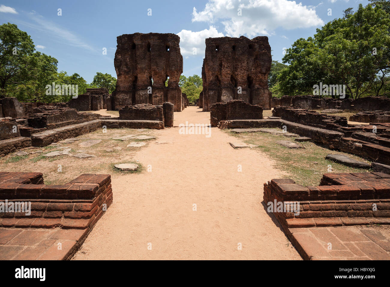 Ruines du palais Royal, ville sacrée, Polonnaruwa, Sri Lanka, Banque D'Images