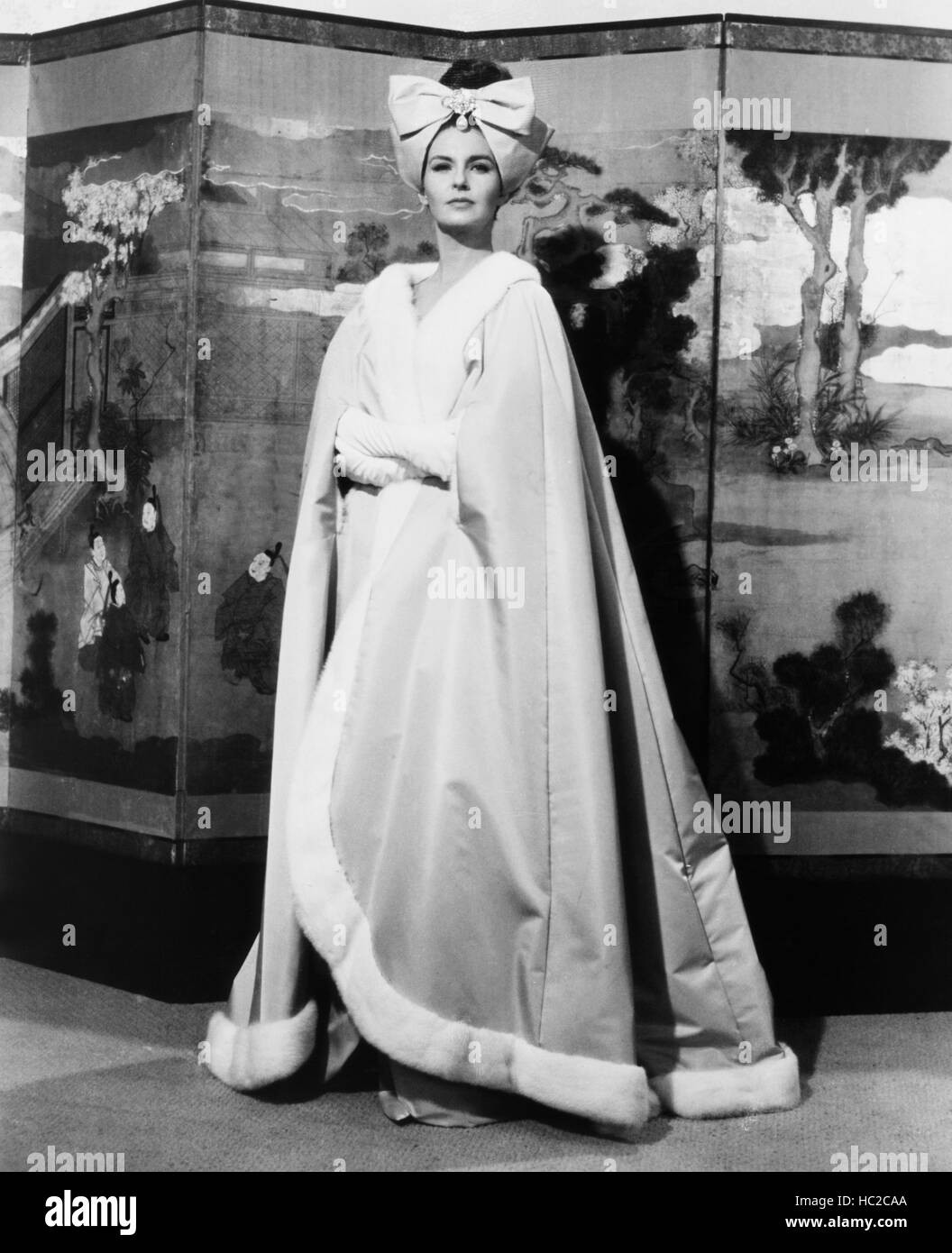 Un NOUVEAU TYPE D'AMOUR, Joanne Woodward, dans un manteau de soirée par  Edith Head, 1963 Photo Stock - Alamy