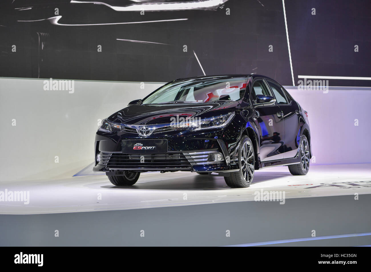 NONTHABURI - 30 novembre : Toyota Corolla Altis ESport voiture sur l'affichage à l'International Motor Expo 2016 La Thaïlande le 30 novembre 2016 dans Nonthaburi, Th Banque D'Images