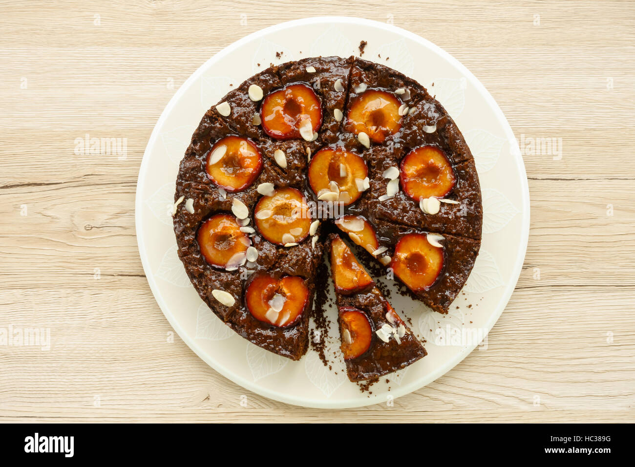 Ensemble des Sticky Chocolate Plum Cake Banque D'Images