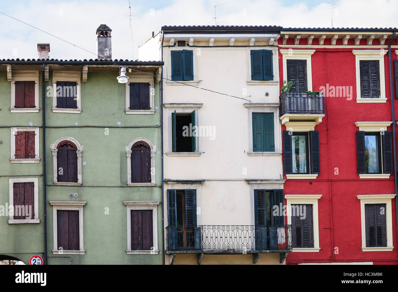 Voyage d'Italie - sur les façades des maisons dans la ville de Vérone vivant Banque D'Images