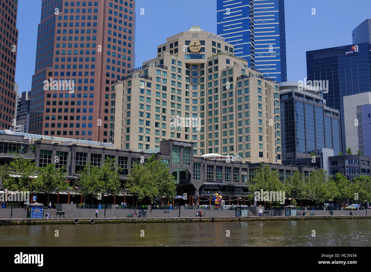 À Victoria de Melbourne, Australie, se trouve sur le fleuve Yarra. Banque D'Images