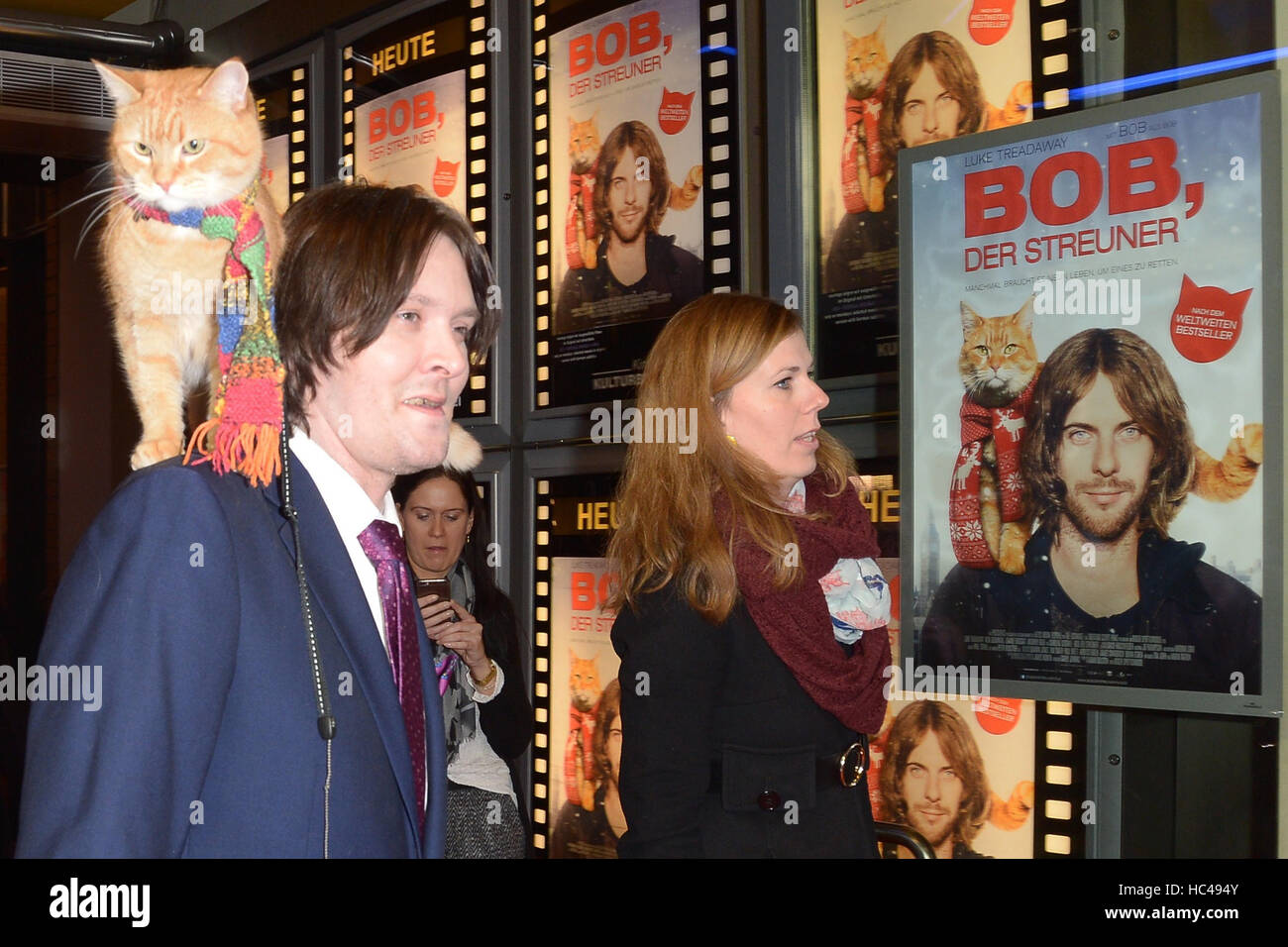 Berlin, Deutschland. Le 06 Dec 2016. BOB der Streuner, James Bowen Ankunft der Streuner PREMIERE BOB, nach einer wahren Geschichte, im Kino in der Kulturbrauerei à Berlin am 06.12.2016 | Verwendung weltweit © dpa/Alamy Live News Banque D'Images