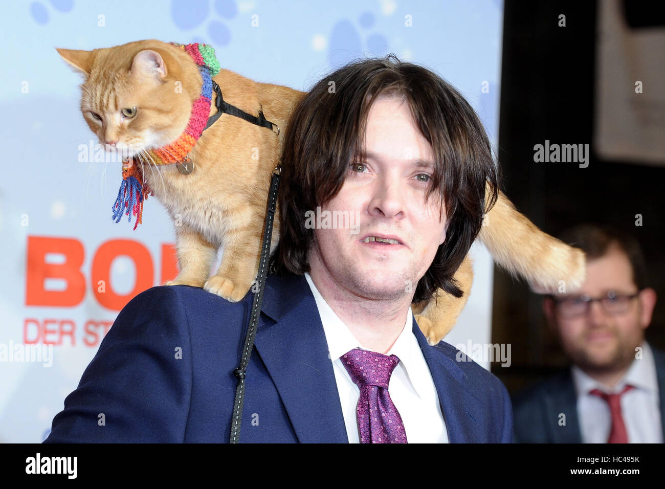 Berlin, Deutschland. Le 06 Dec 2016. BOB der Streuner, James Bowen Ankunft der Streuner PREMIERE BOB, nach einer wahren Geschichte, im Kino in der Kulturbrauerei à Berlin am 06.12.2016 | Verwendung weltweit © dpa/Alamy Live News Banque D'Images