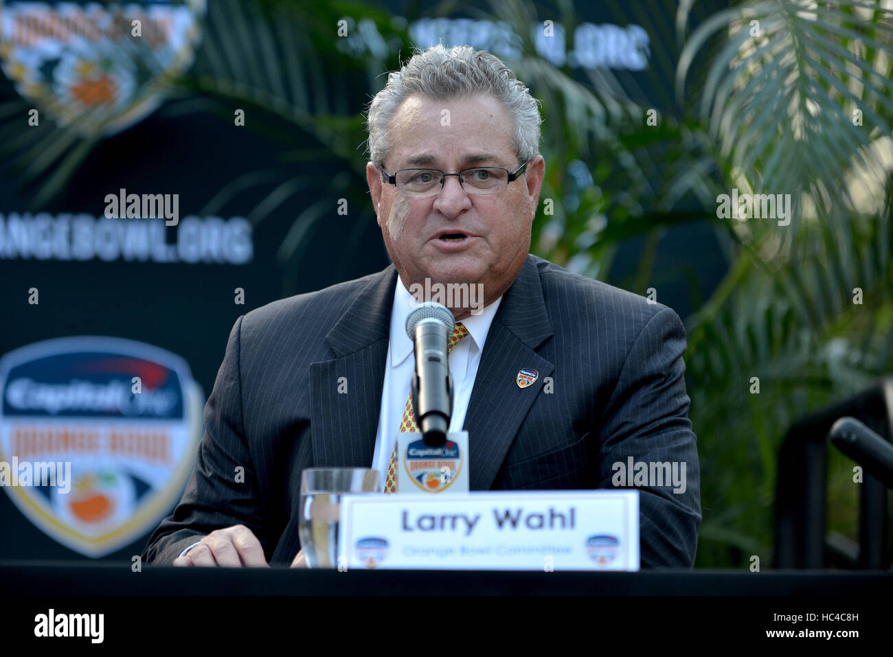 Hollywood, Floride, USA. 07Th Dec, 2016. Larry Wahl assiste à 2016 Capital One Bowl Orange Entraîneurs, conférence de presse au Seminole Hard Rock Hotel le mercredi 7 décembre 2016 à Hollywood, en Floride. Le Michigan et la Floride Etat va jouer les uns les autres 30 décembre, au cours de l'Orange Bowl au Hard Rock Stadium de Miami Gardens, Floridaa. Credit : Mpi10/media/Alamy Punch Live News Banque D'Images