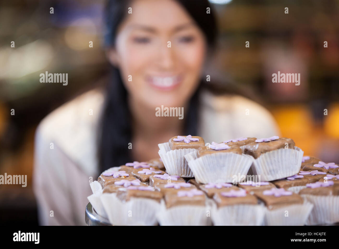 Close-up of cupcakes on cake stand Banque D'Images