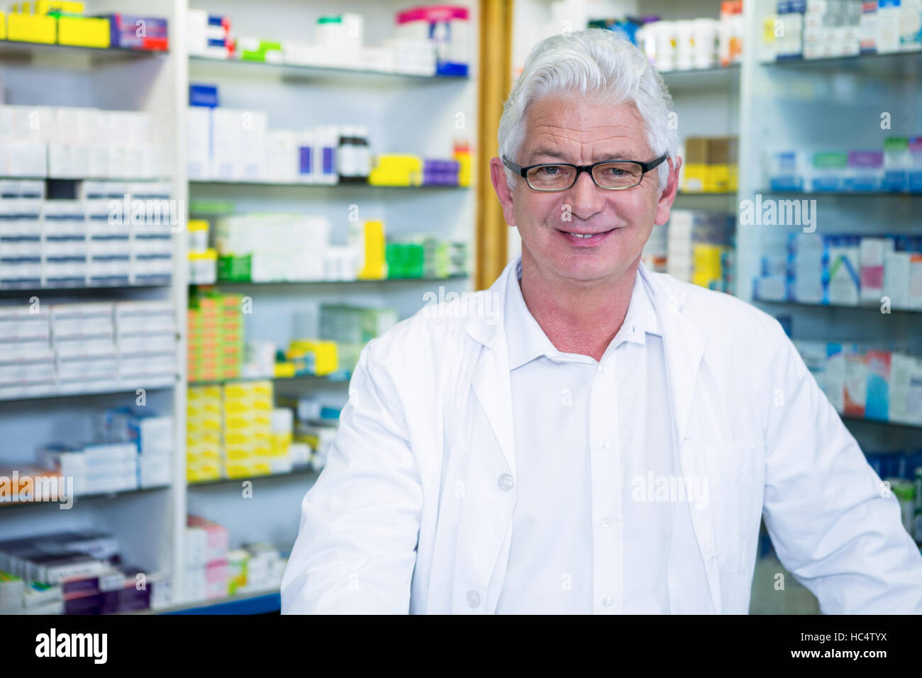 Pharmacien in lab coat Banque D'Images