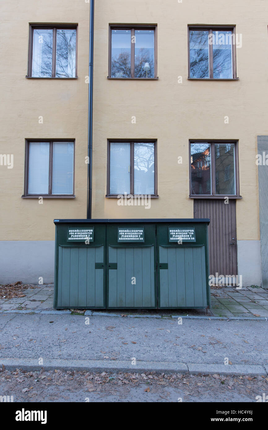 Poubelles pour déchets ménagers. Banque D'Images