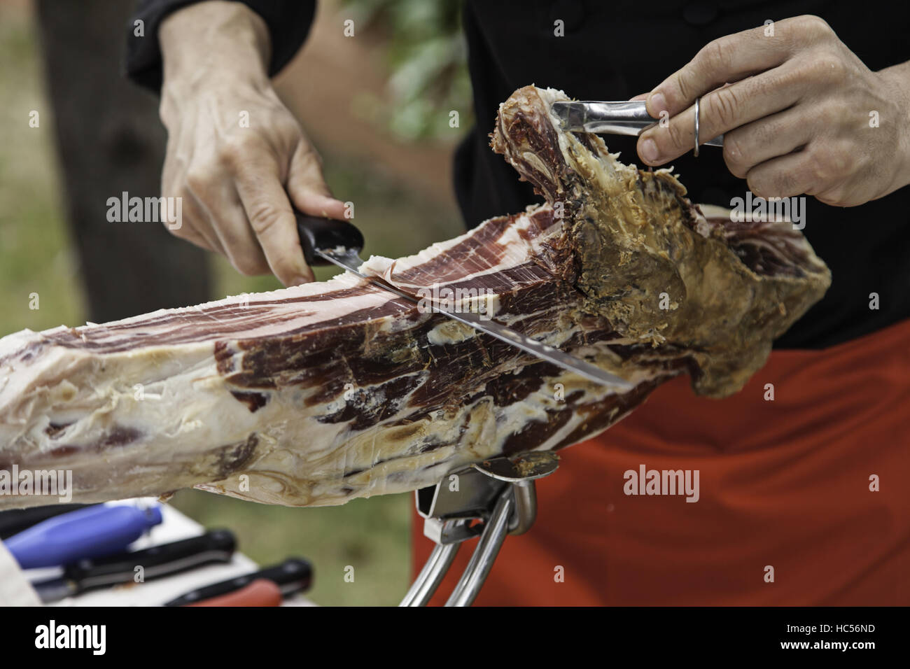 Couper le jambon de montagne par un professionnel dans l'événement, de l'alimentation Banque D'Images