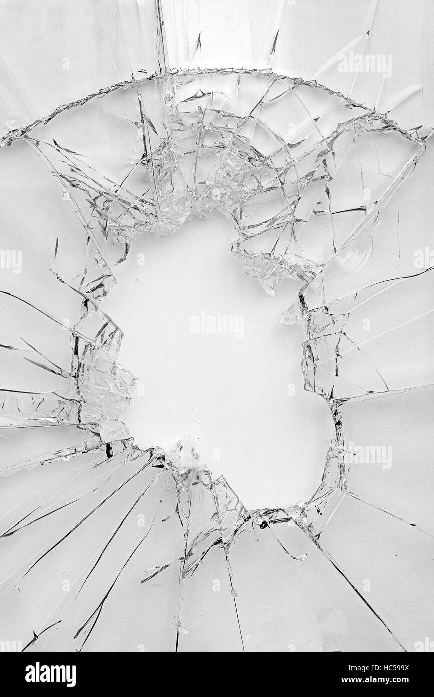 La fenêtre en verre cassé, de la construction et de l'orifice de vandalisme Banque D'Images