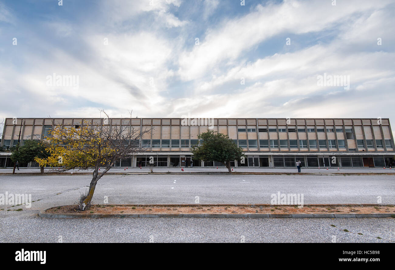 Vue extérieure de l'immeuble abandonné de l'aéroport international de Nicosie situé dans la zone tampon de Chypre Banque D'Images