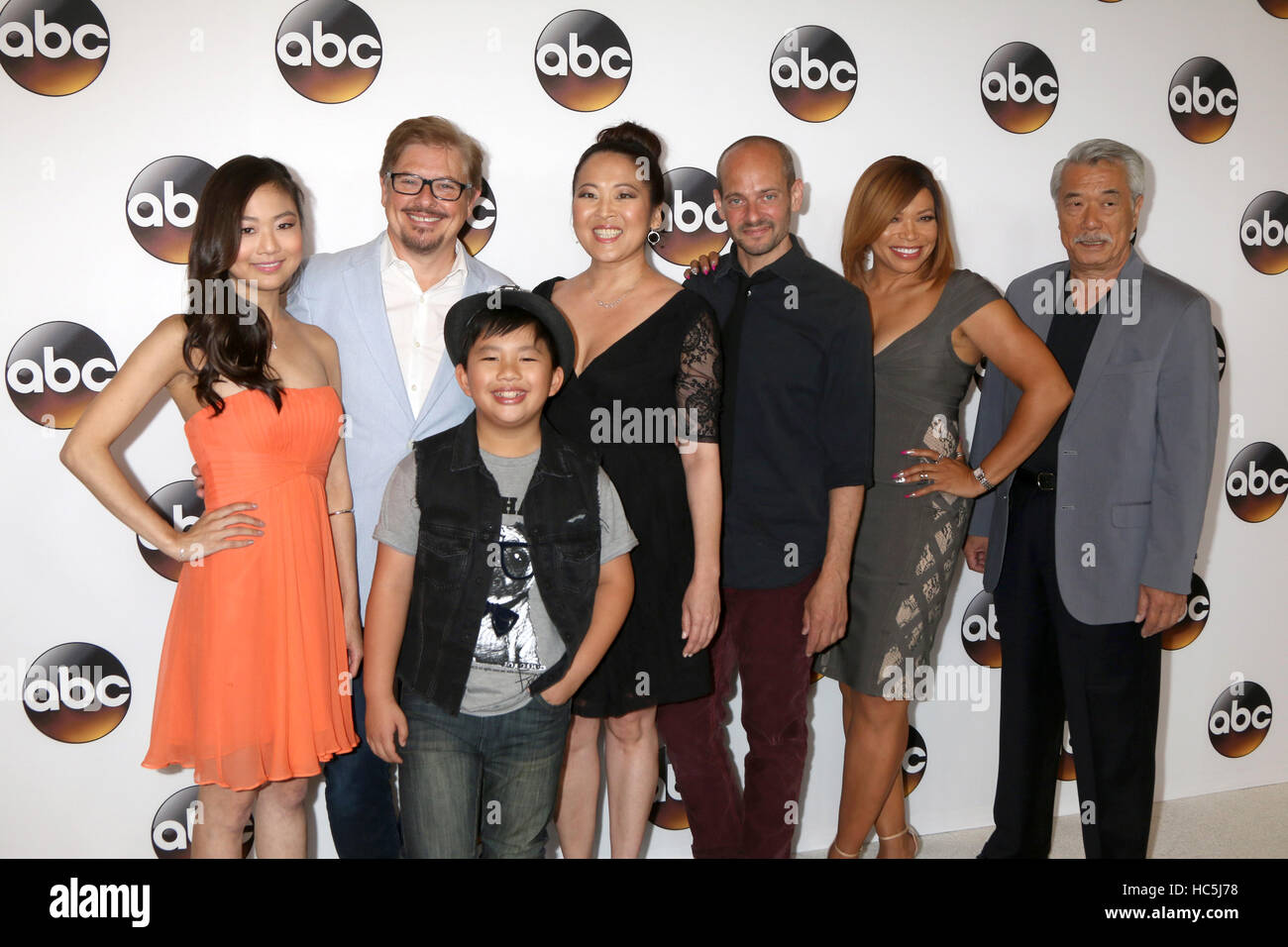 ABC de l'été 2016 TCA Party au Beverly Hilton Hotel comprend : Krista Yu, Dave Foley, Albert Tsai, Suzy Nakamura, Jonathan Slavin, Tisha Campbell-Martin, Dana Lee Où : Los Angeles, California, United States Quand : 04 août 2016 Banque D'Images
