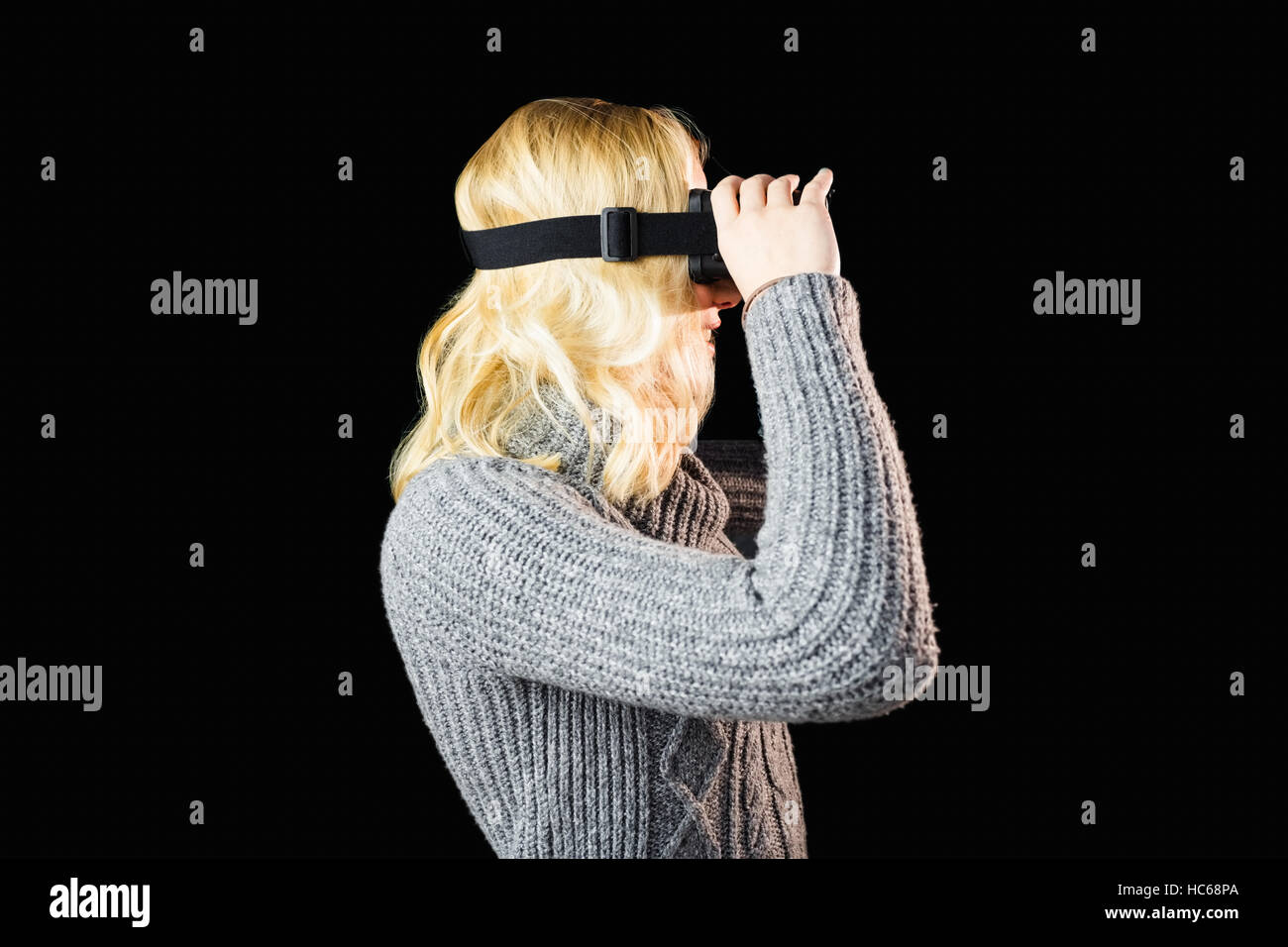 Femme à l'aide de casque virtuel réalité Banque D'Images