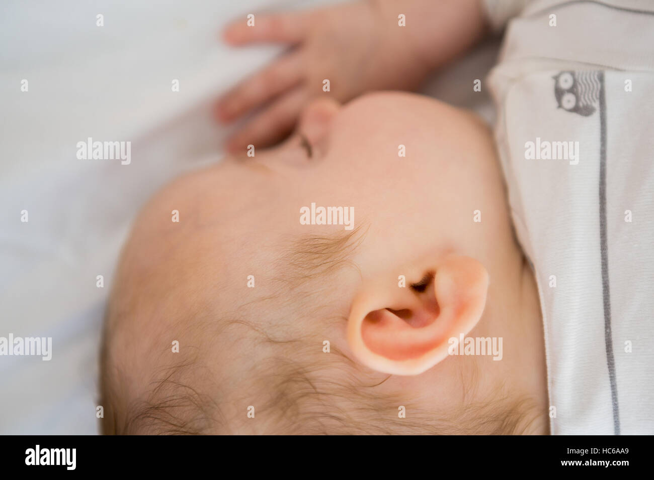 Close-up of baby boy sleeping Banque D'Images