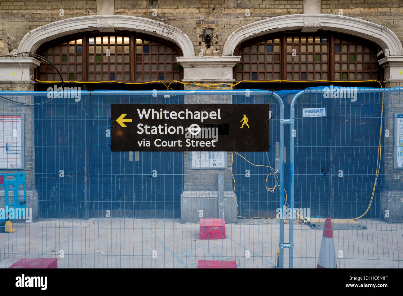 Entrée de la station de métro Whitechapel et Overground actuellement fermé en raison de travaux publics traverse jusqu'en 2018 Banque D'Images